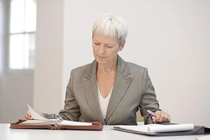 The Risk of Being a Suddenly Single Woman
